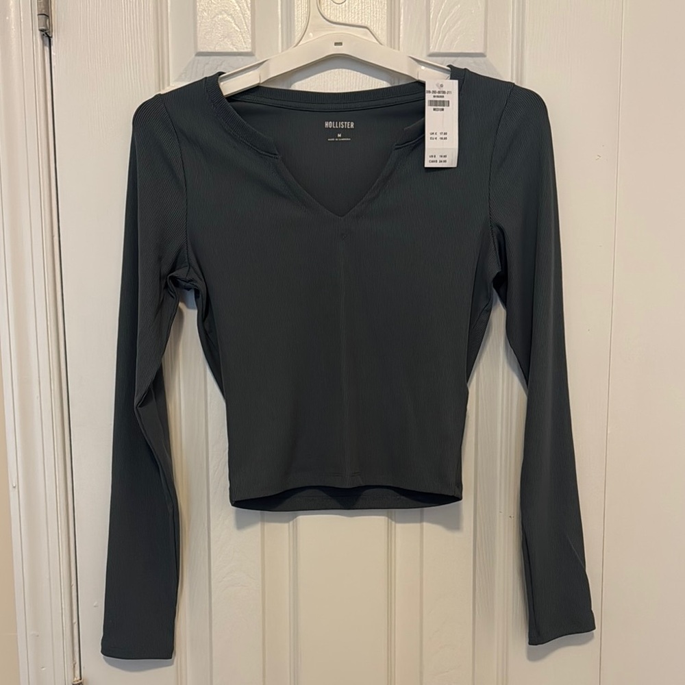 Hollister Women's Ribbed Long Sleeve Top, NWT (M)